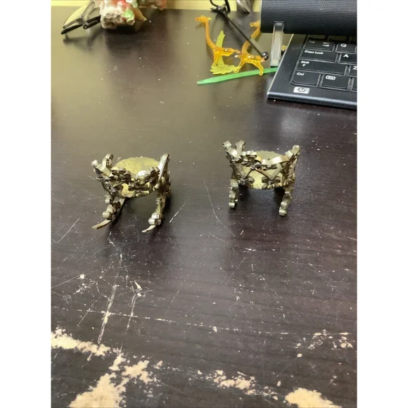 Vintage Tramp Art Filigree Metal Dollhouse Rocking & Straight Leg Chairs & Table - Picture 4 of 12